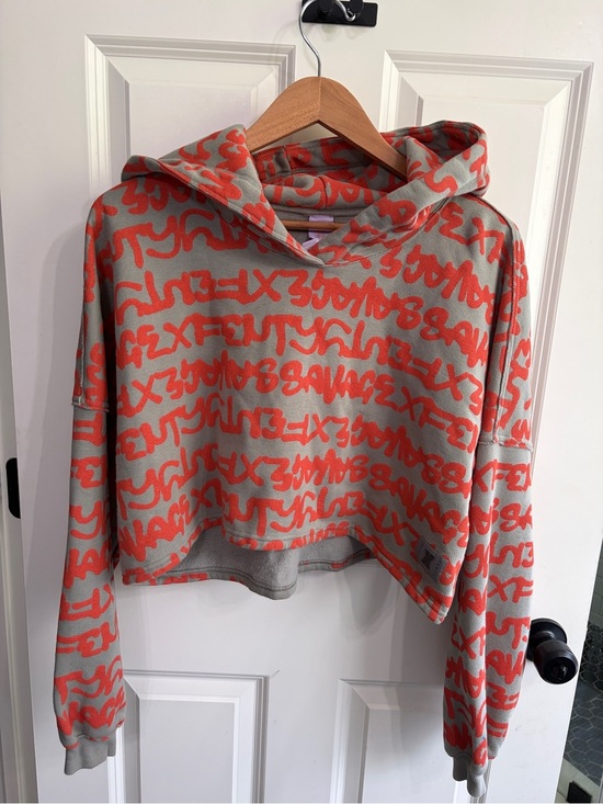 Savage X Fenty Tops - Excellent condition like new size 1X Savage X Fenty cropped graphic sweatshirt.